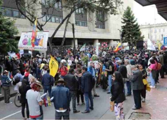 Seguidores de Petro intentaron ingresar a la fuerza al Palacio de Justicia. Protestas que apoyan al presidente, quien ha propuesto.