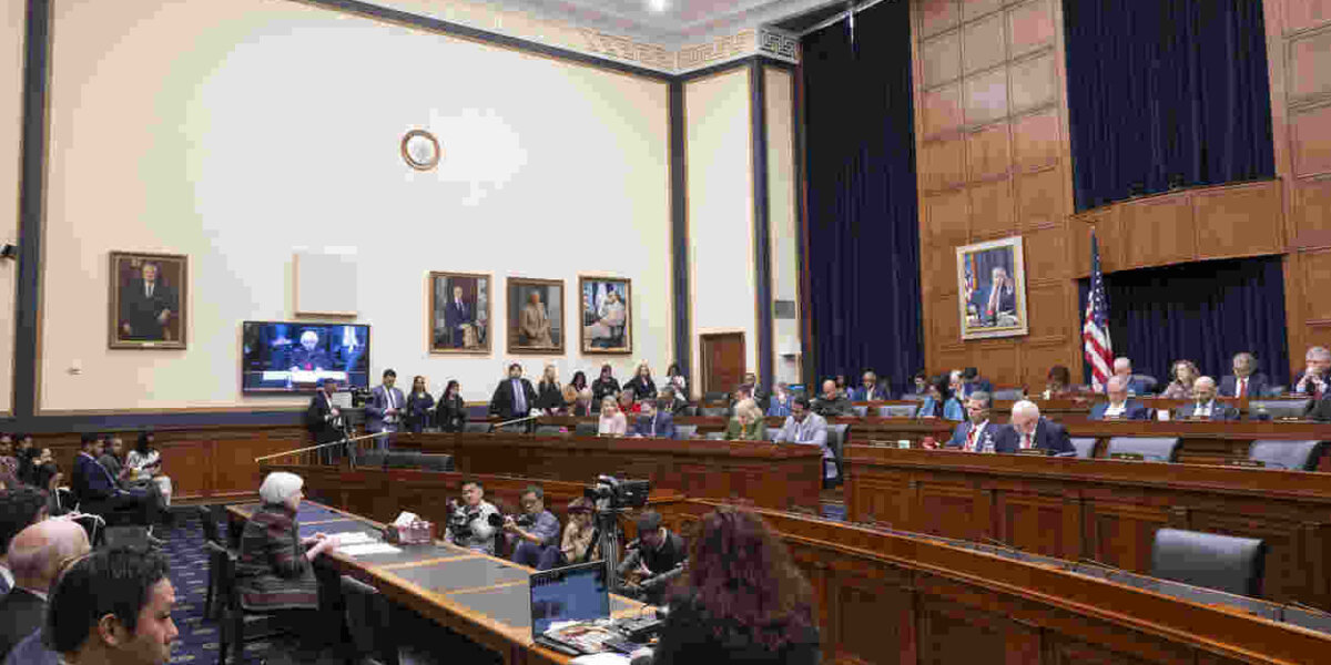 Senado de Estados Unidos enterró pacto migratorio. Un grupo de demócratas y de republicanos tardaron meses en negociar este proyecto de ley con el gobierno del presidente Joe Biden