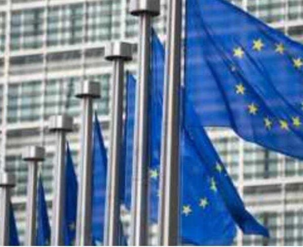 Unión Europea rechazó persecución política de Maduro. La Comisión Europea cuestionó que Maduro mantenga una persecución contra dirigentes.