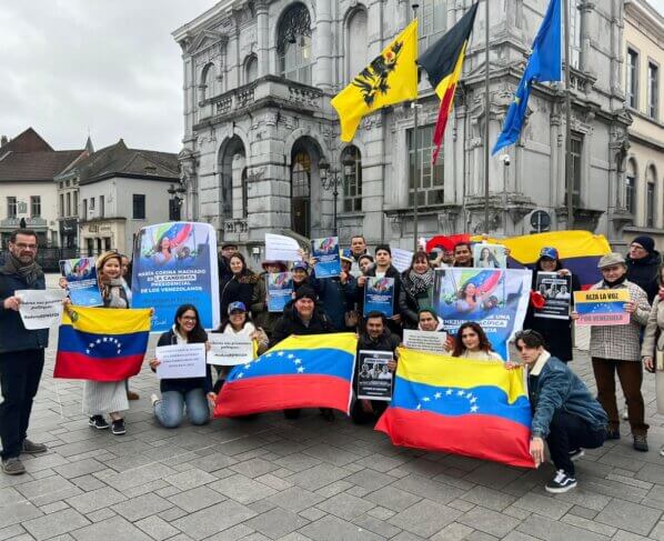 Venezolanos se concentraron en Madrid en apoyo a María Corina. Para exigirle a Nicolás Maduro que respete su candidatura.