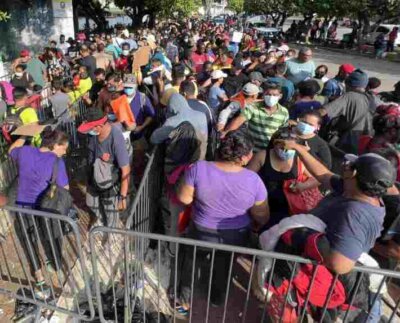 Banda de migrantes hispanos perpetra robos violentos en Nueva York. Una mujer de 62 años fue arrastrada por una calle de Brooklyn, Nueva York, por un ladrón que le arrebata la cartera y escapa en un ciclomotor