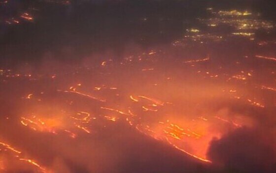 Texas registra el mayor incendio de su historia. Varios incendios forestales en el extremo norte del estado, tiñen de negro el paisaje de ranchos de ganado y pequeñas poblaciones.