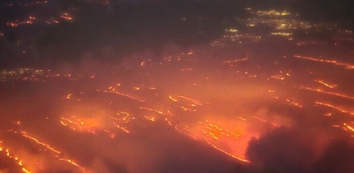 Texas registra el mayor incendio de su historia. Varios incendios forestales en el extremo norte del estado, tiñen de negro el paisaje de ranchos de ganado y pequeñas poblaciones.
