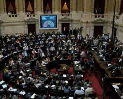 Diputados argentinos aprueban ley ómnibus de Javier Milei. Con 144 a favor y 109 en contra, la Cámara de Diputados aprobó la referida ley. .