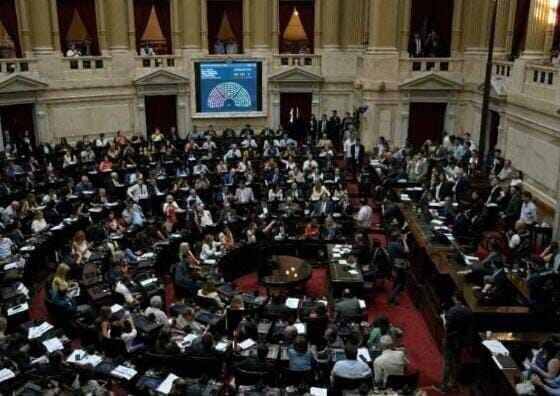 Diputados argentinos aprueban ley ómnibus de Javier Milei. Con 144 a favor y 109 en contra, la Cámara de Diputados aprobó la referida ley. .