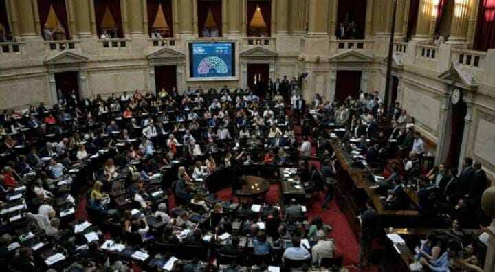 Diputados argentinos aprueban ley ómnibus de Javier Milei. Con 144 a favor y 109 en contra, la Cámara de Diputados aprobó la referida ley. .