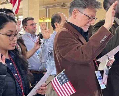 USCIS aumentará precio para ciudadanía a partir de abril. La oficina de Servicios de Ciudadanía e Inmigración aumentará un cinco por ciento.