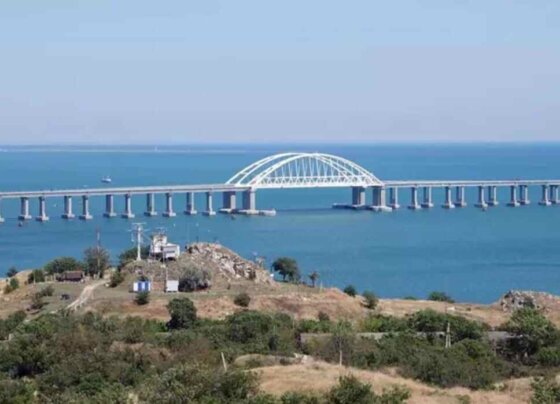 Comandante de Ucrania asegura que puente de Crimea caerá pronto. El vicealmirante Oleksi Neizhpapa, comandante de las Fuerzas Armadas de Ucrania aseguró que el puente de Crimea caerá este año.