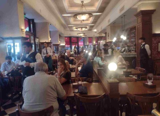 Buenos Aires tiene su pequeño Londres. Este tradicional Café recibe su nombre en homenaje a las tiendas Galth y a competidor Londres"