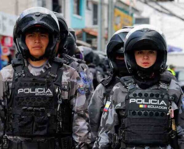 Detienen a jueces y políticos en Ecuador por presuntos nexos con narcotráfico. Doce personas, entre miembros del poder judicial y políticos.