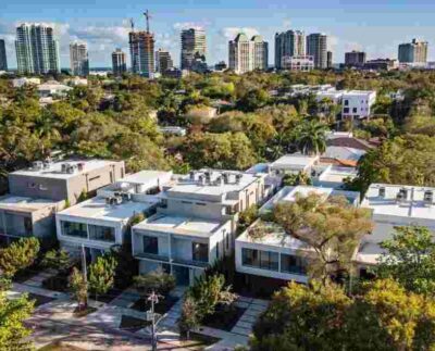 Sector Inmobiliario en conflicto por casas en litigio en Coconut Grove. Argumentos tensos sobre el destino de las casas adosadas de Coconut