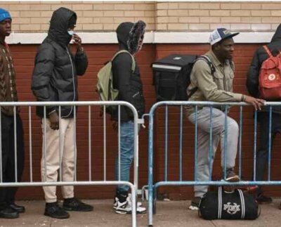 Nueva York ya no está obligada a garantizar alojamiento a migrantes adultos. El alcalde anunció que había llegado a un acuerdo con grupos de defensa de las personas sin hogar y ya no estará obligada legalmente a proporcionar viviendas a largo plazo a migrantes adultos.