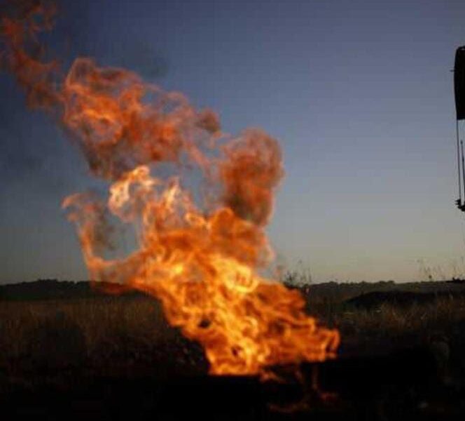 El petróleo comenzó en US$80 por tensión en Rusia. El Brent subió por encima de US$86 el barril después de perder más de 2% en los últimos tres días de la semana pasada, mientras que el West Texas Intermediate superó US$81 dólares.