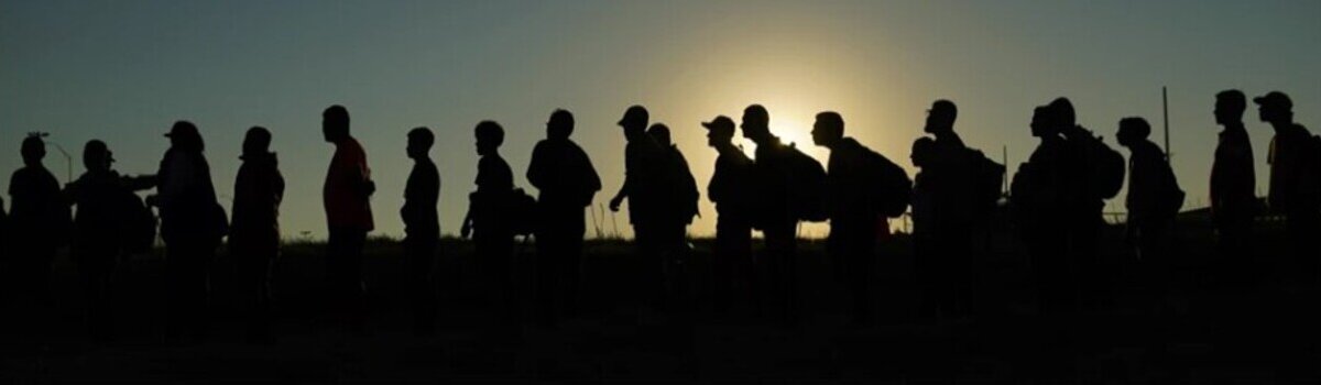 Tribunal vuelve a suspender ley de Texas que permitía arrestar migrantes. Un fallo de la Corte de Apelaciones del 5º Circuito suspendió la facultad de Texas para aplicar dicha ley.