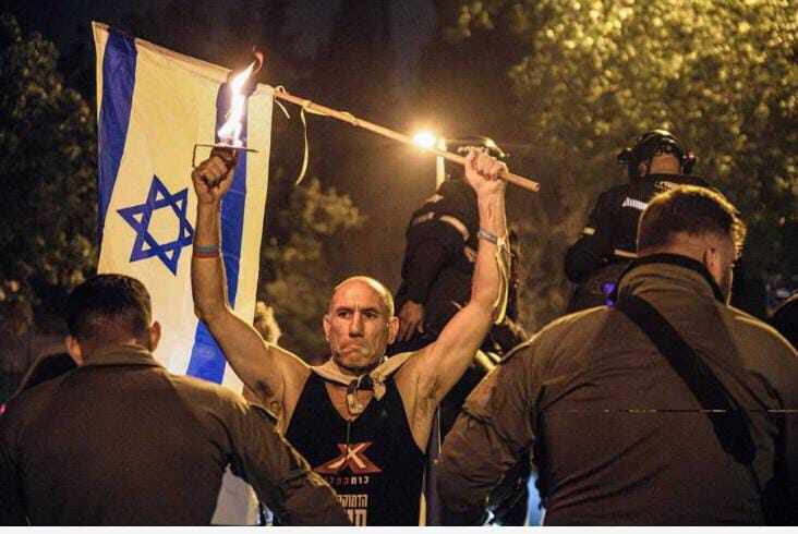 50 mil manifestantes en Jerusalén pidieron liberación de rehenes. Ocurrió este domingo en Jerusalén frente a la Knesset o Parlamento israelí