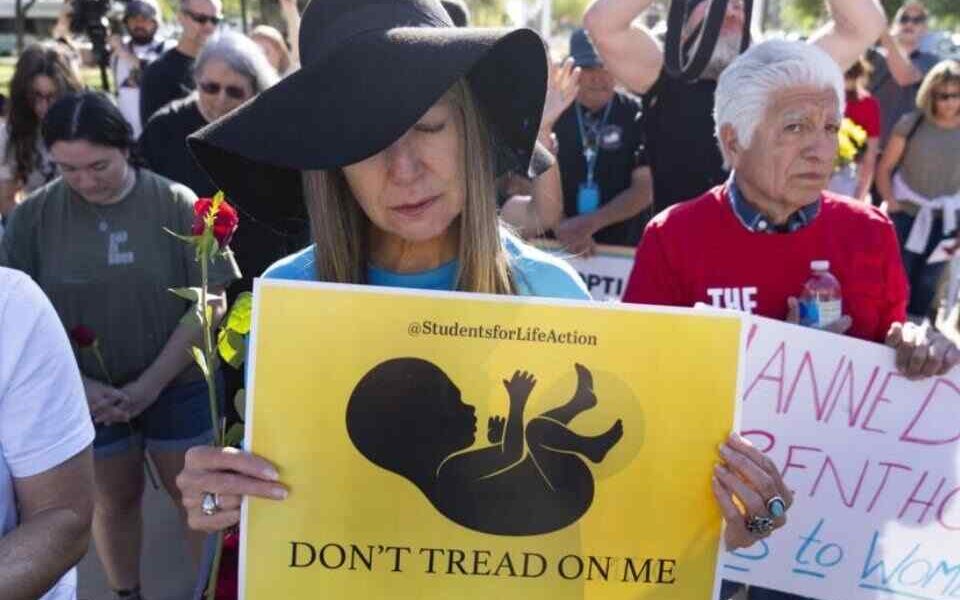 La Corte Suprema de Arizona reinstaló la ley como consecuencia de los cambios jurídicos en cuanto al acceso al aborto en Estados Unidos
