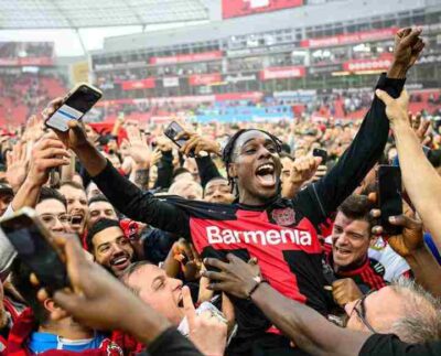 Bayer Leverkusen hizo historia al lograr su primera Bundesliga. El Bayer Leverkusen ganó el título de la Bundesliga por primera vez y con lo que llegó a su fin el reinado de 11 años del Bayern Munich como campeón.