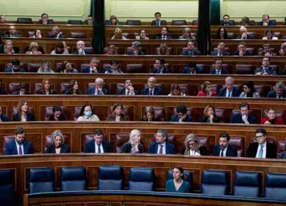 Congreso español regularizará medio millón de extranjeros. La cámara baja aprobó iniciar el procedimiento por una amplia mayoría de 310 diputados.