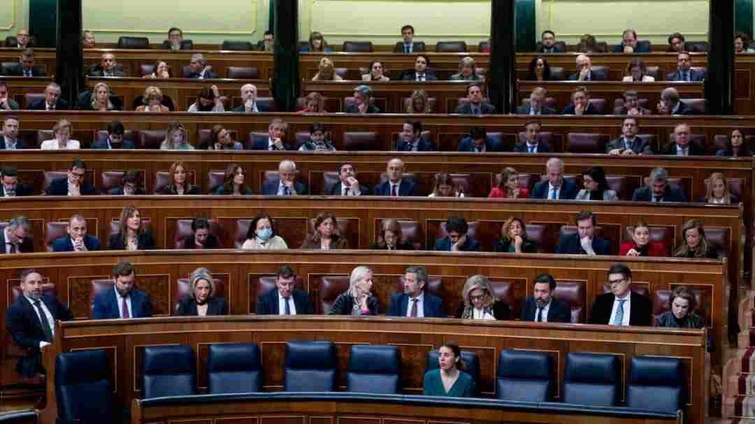 Congreso español regularizará medio millón de extranjeros. La cámara baja aprobó iniciar el procedimiento por una amplia mayoría de 310 diputados.