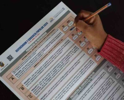 Los ecuatorianos se preparan para votar un referendo. Este domingo 21 de abril, más de 13 millones de ecuatorianos están convocados a votar en un referendo promovido por el presidente Daniel Noboa