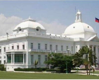 Hombres armados atacan Palacio Nacional de Haití. Un grupo de hombres armados ingresaron al Palacio Nacional de Haití en un otro hecho