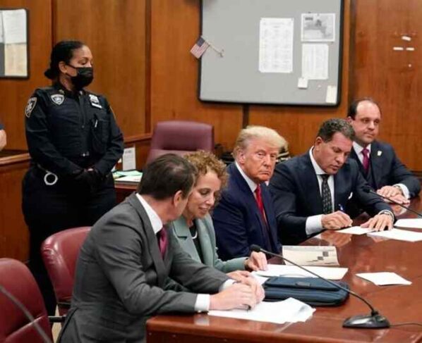 Comienza primer juicio a un expresidente de EEUU. Trump, el posible contendiente presidencial republicano en las elecciones de noviembre, observará los procedimientos desde la mesa del acusado en un juicio que podría desarrollarse cuatro días a la semana durante el próximo mes y medio.