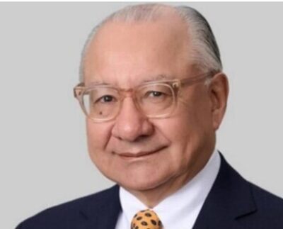 Condenado a 15 años exembajador de EEUU por espiar para Cuba. Un ex diplomático estadounidense de carrera fue sentenciado a 15 años de prisión federal después de admitir que trabajó durante décadas como agente secreto para la Cuba comunista