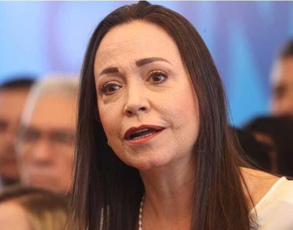 Yo insisto en que esa reunión debe tener lugar a la mayor brevedad. Exhorto a que el gobernador Rosales comparezca a la reunión y que logremos darle la cara y responderle al país", dijo la líder opositora.