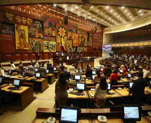 Un sondeo a boca de urna anticipó que el presidente de Ecuador, Daniel Noboa, obtuvo respaldo en nueve de 11 preguntas del referéndum que convocó para este domingo