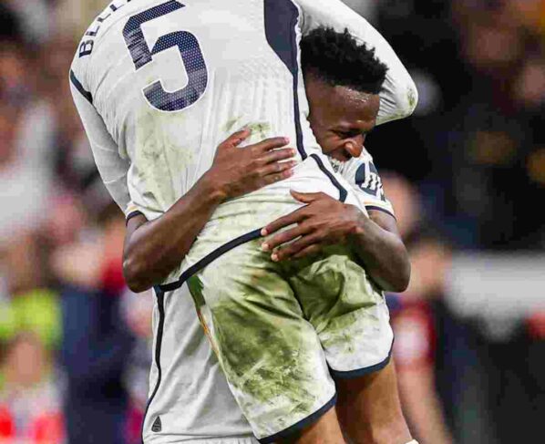 El Real Madrid se impone por 3-2 al Barcelona en el clásico y deja casi sentenciada la Liga con 11 puntos de ventaja en la jornada 32. Faltan 18 puntos por jugarse y una remontada azulgrana es casi imposible.