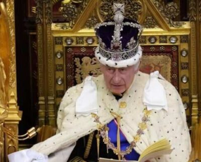 El Palacio de Buckingham ha anunciado que el Rey Carlos III de Inglaterra volverá a sus compromisos públicos el próximo martes 30 de abril, después de un periodo de tratamiento y recuperación de su enfermedad.