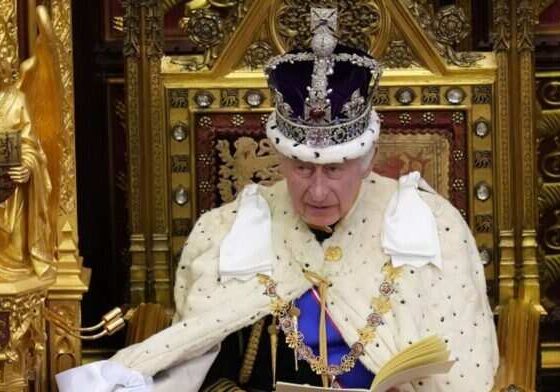 El Palacio de Buckingham ha anunciado que el Rey Carlos III de Inglaterra volverá a sus compromisos públicos el próximo martes 30 de abril, después de un periodo de tratamiento y recuperación de su enfermedad.