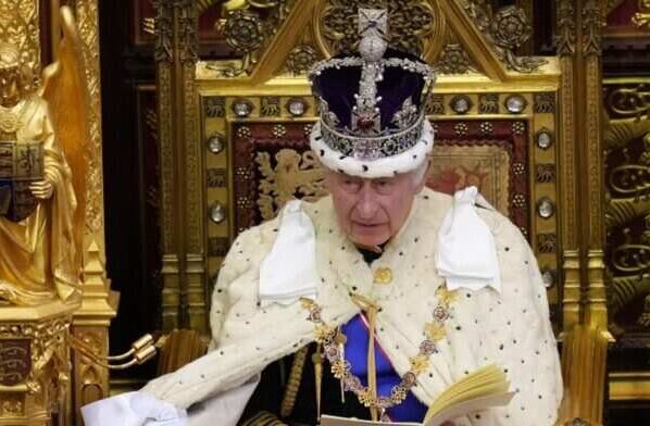 El Palacio de Buckingham ha anunciado que el Rey Carlos III de Inglaterra volverá a sus compromisos públicos el próximo martes 30 de abril, después de un periodo de tratamiento y recuperación de su enfermedad.