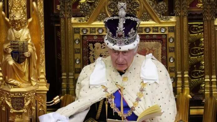 El Palacio de Buckingham ha anunciado que el Rey Carlos III de Inglaterra volverá a sus compromisos públicos el próximo martes 30 de abril, después de un periodo de tratamiento y recuperación de su enfermedad.