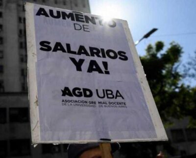 Los senadores de Argentina, sin debate y en votación a mano alzada, aumentaron sus salarios un 170 por ciento, en una decisión que generó polémica por la dura crisis económica que atraviesa el país, con 288% de inflación interanual y más de la mitad de la población en la pobreza.