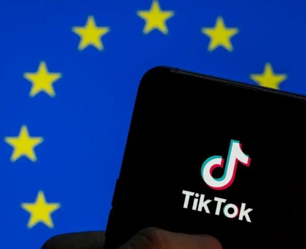 La entrada en vigor de la Ley de Servicios Digitales de la Unión Europea marca un precedente, donde por primera vez, Bruselas contempla sanciones financieras contra una plataforma, en este caso, TikTok.