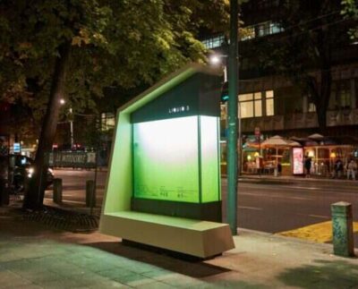 Un árbol líquido absorbe la contaminación en Buenos Aires. YPF, empresa argentina, es la primera en instalar un árbol líquido para purificar el aire en la ciudad.
