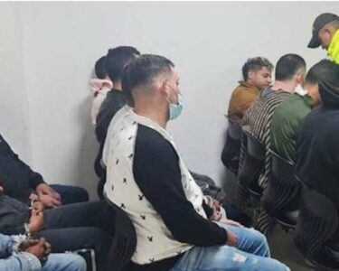 La Corte Suprema suspendió temporalmente el lunes un juicio oral que comenzó a ventilar un tribunal de la ciudad de Arica, en el extremo norte de Chile, contra decenas de integrantes de la banda Los Gallegos