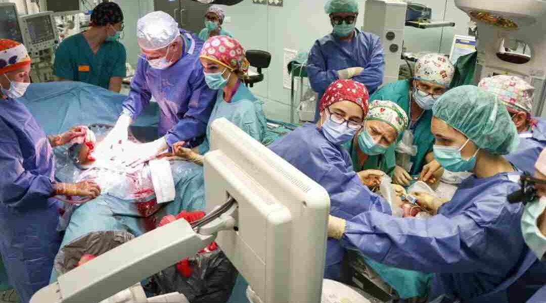 Extirpan por primera vez un tumor cardiaco a una bebé prematura. La bebé de apenas 28 semanas fue operada para extirpar