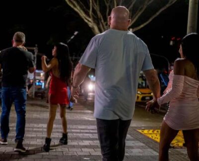 Medellín emprende una lucha contra el turismo sexual. El alcalde de la ciudad, Federico Gutiérrez, anunció la suspensión por seis meses de la oferta de prostitución en el barrio El Poblado y limitó horarios de los bares y discotecas en esa zona.