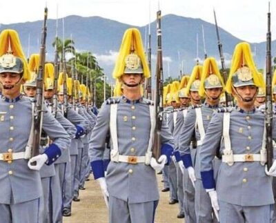 a los oficiales superiores nos viene un bono de 10.000 mil dólares, pero eso no es para todos, es para aquellos que le demuestran al jefe del ZODI que somos leales siempre y traidores nunca