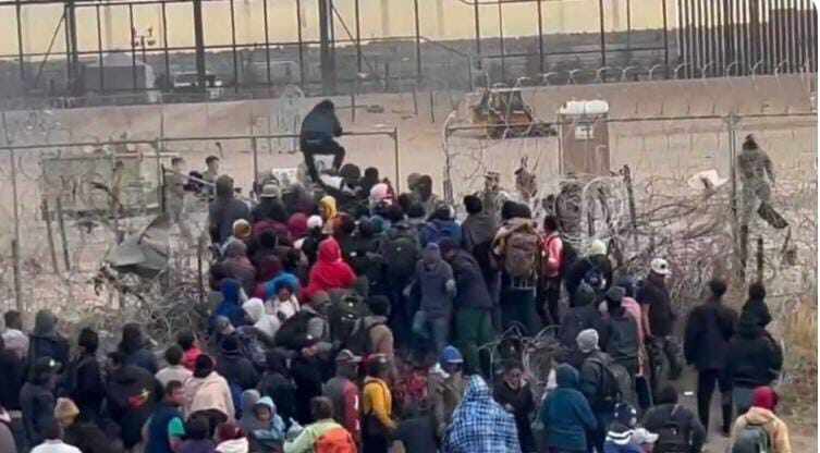 Procesan a migrantes por cruzar a la fuerza a EEUU. Más de 200 migrantes que en marzo cruzaron la frontera desde México a Estados Unidos