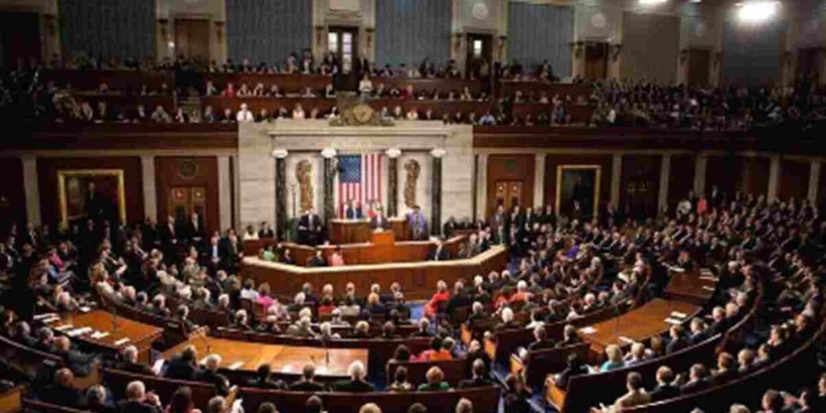 Senado norteamericano investiga sobre Síndrome de La Habana. En 2016, el personal de la Embajada de Estados Unidos en la Habana, Cuba, reportó que empezó a oír sonidos agudos punzantes, que desencadenaban migrañas y sangrado nasal