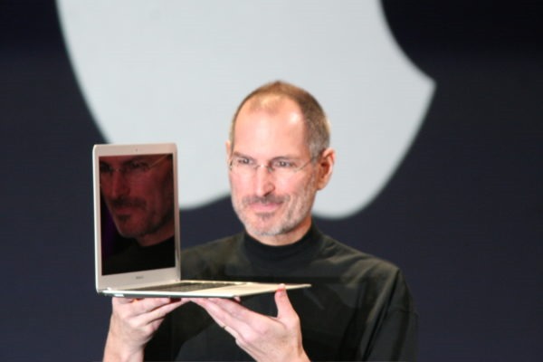 Descubre el libro que encendió la innovación de Steve Jobs. El libro influyó de tal manera en Steve Jobs que incidió directamente