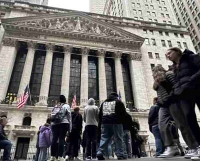 Las acciones estadounidenses subieron el lunes para comenzar una semana repleta de informes que podrían afectar al mercado.