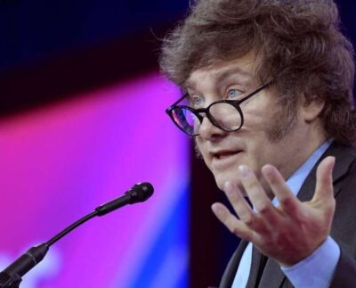 El presidente de Argentina, Javier Milei, dijo que no tiene nada de que hablar con el gobernante de Venezuela, Nicolás Maduro, porque lo considera un “dictador”