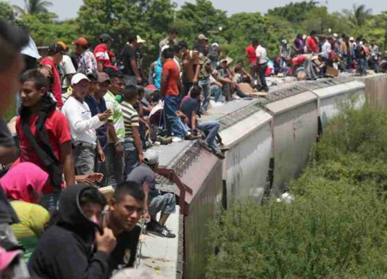 La migración irregular interceptada por México se ha triplicado en el primer trimestre del año hasta casi 360.000 personas en medio de crecientes operativos, aunque el Gobierno afirma que el flujo migratorio ha disminuido.