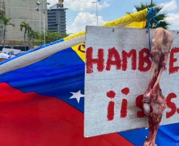 Nicolás Maduro anunció este miércoles que decidió llevar el ingreso mínimo integral indexado de los trabajadores a 130 dólares mensuales, pero no especificó si el ajuste impactará en el salario.