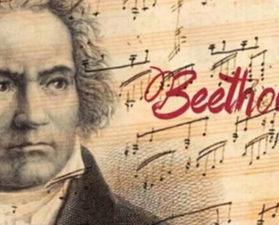 La Sinfonía Nº 9, a veces denominada la Sinfonía Coral, fue el broche de oro de la extraordinaria carrera de Ludwig Van Beethoven y a menudo se la cita como el mayor logro de la música clásica occidental.