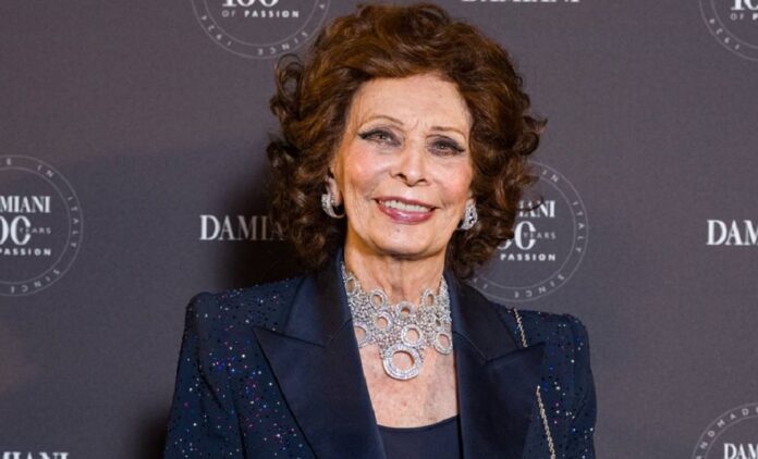 Sophia Loren sopló 90 velas como monumento eterno del cine